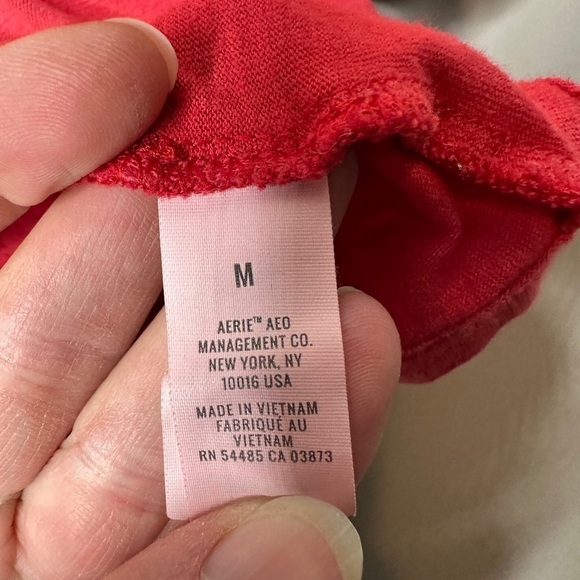 Aerie “on the nice list” cropped Tshirt - Picture 4 of 7